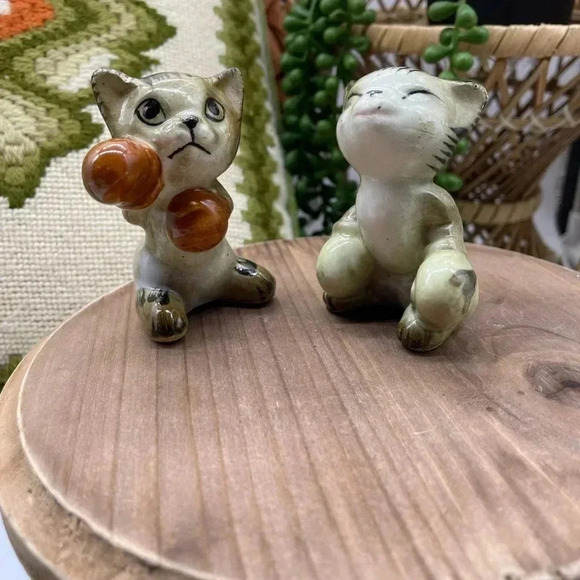 Other - Vintage Boxing Kittens Salt and Pepper Shakers—with cork stoppers